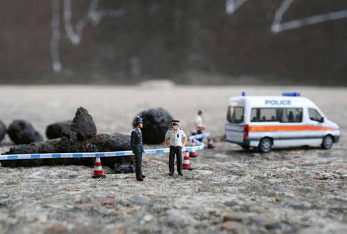 Tiny Hand Painted Figures by Slinkachu Tiny Hand Painted Figures by Slinkachu