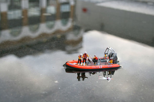 Tiny Hand Painted Figures by Slinkachu Tiny Hand Painted Figures by Slinkachu