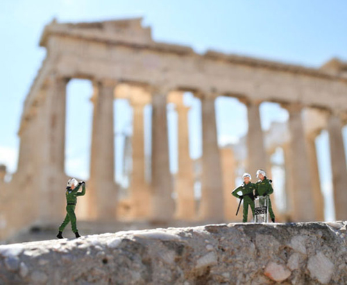 Tiny Hand Painted Figures by Slinkachu Tiny Hand Painted Figures by Slinkachu