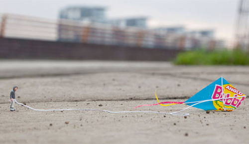 Tiny Hand Painted Figures by Slinkachu Tiny Hand Painted Figures by Slinkachu