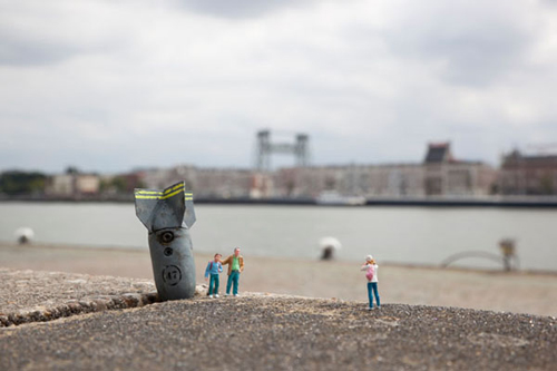 Tiny Hand Painted Figures by Slinkachu Tiny Hand Painted Figures by Slinkachu