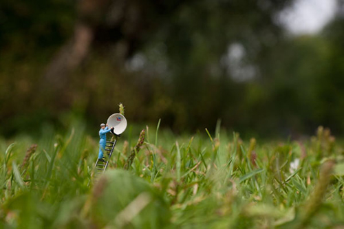 Tiny Hand Painted Figures by Slinkachu Tiny Hand Painted Figures by Slinkachu