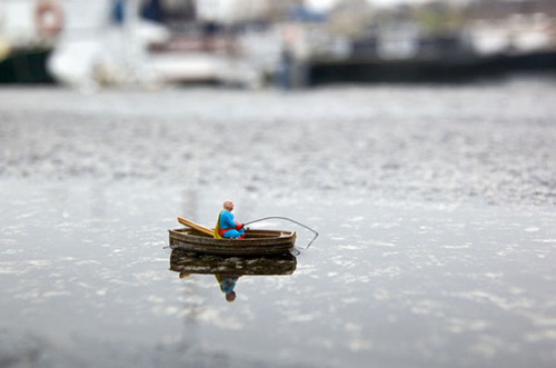 Tiny Hand Painted Figures by Slinkachu Tiny Hand Painted Figures by Slinkachu