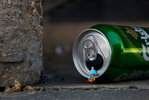 Tiny Hand Painted Figures by Slinkachu Tiny Hand Painted Figures by Slinkachu