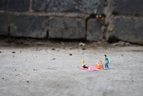 Tiny Hand Painted Figures by Slinkachu Tiny Hand Painted Figures by Slinkachu