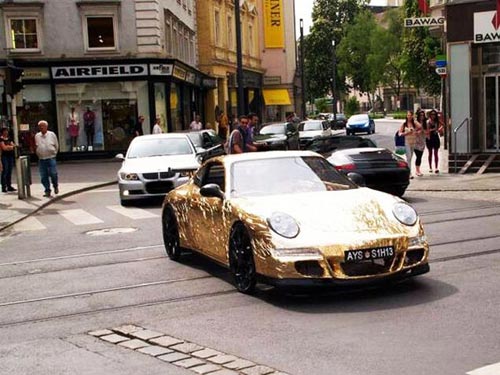 Man Builds Porsche Out of Cardboard