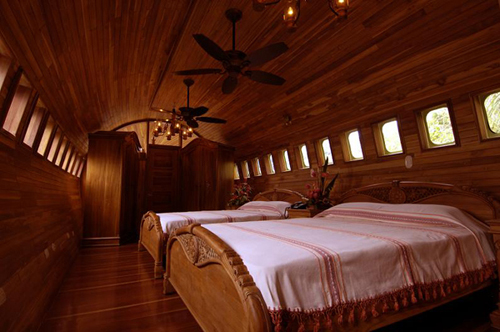 Salvaged Boeing 727 Airplane Converted into Hotel Room